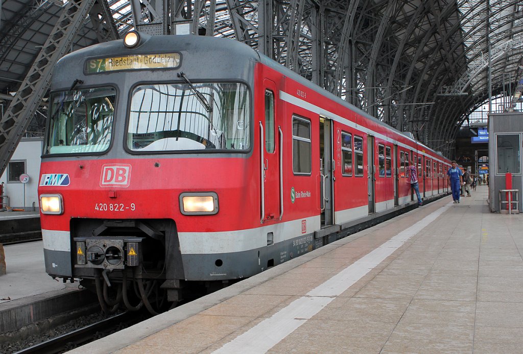 420 822-9 in Frankfurt(M) Hbf am 20.07.2011