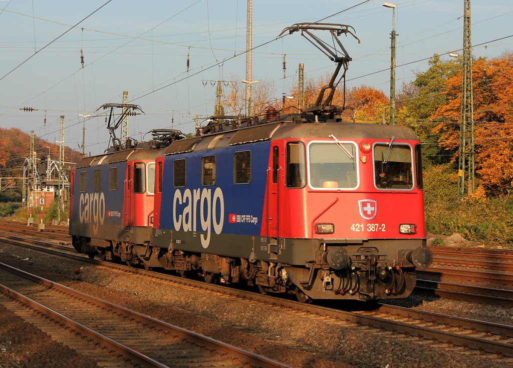 421 387-2 mit 421 388-0 der SBB Cargo als Lz in K�ln West am 01.11.2011