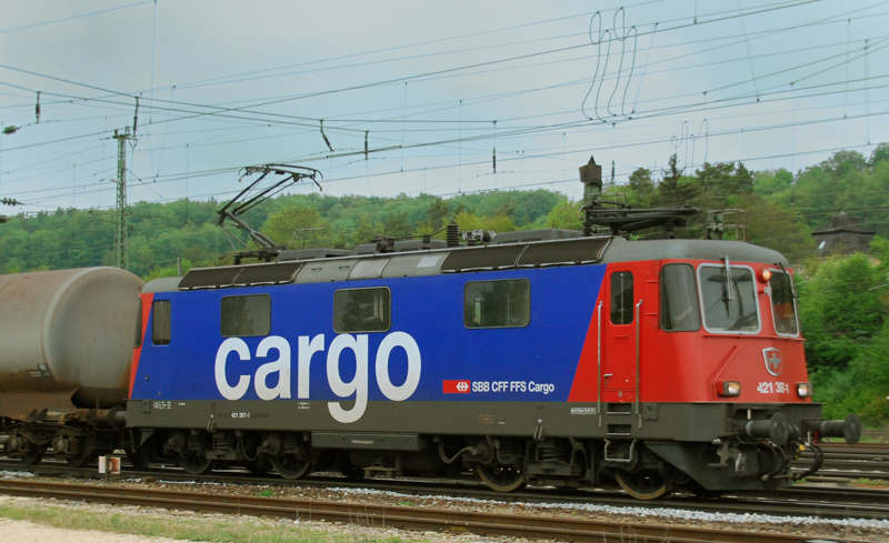 421 397-1, aufgenommen am 03.05.11, bei der Durchfahrt durch Treuchtlingen.