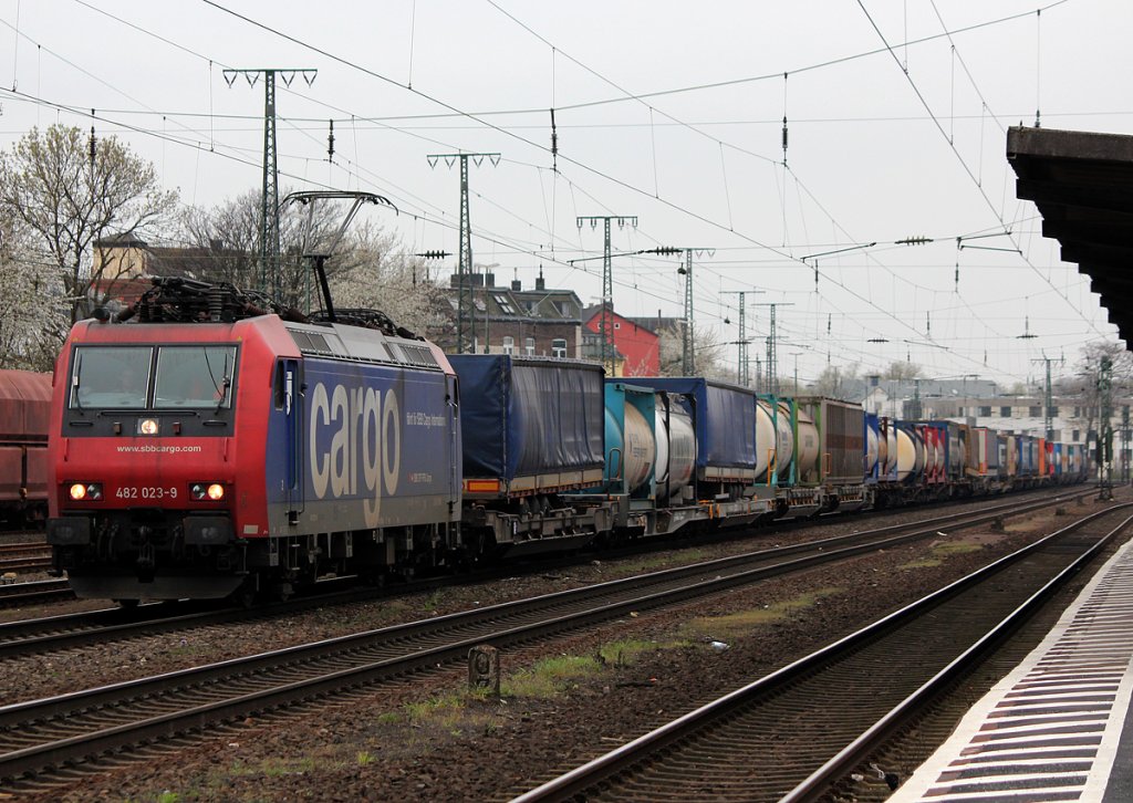 423 023-9 der SBB Cargo in K�ln West am 05.04.2012