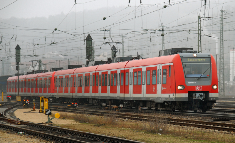 423 083-5, eine S-Bahn M�nchen auf  Sonderfahrt . Aufgenommen am 19.02.11, bei der Durchfahrt durch Treuchtlingen.