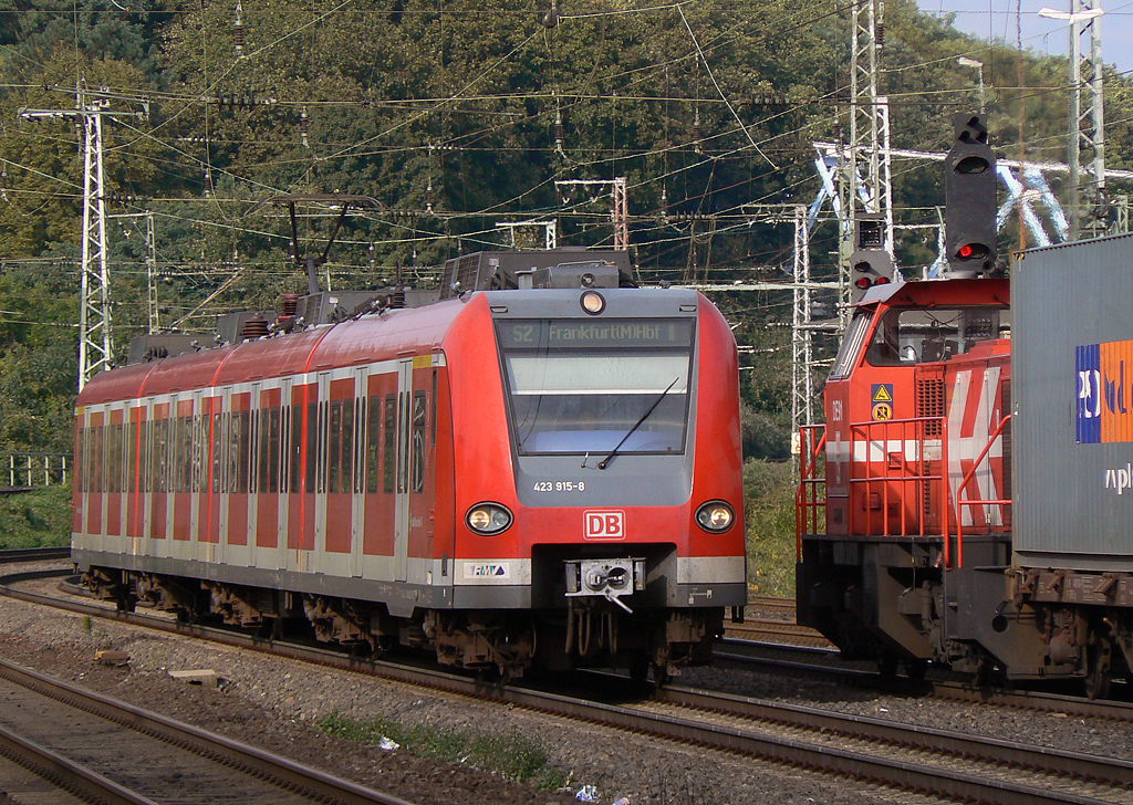 423 915-8 (als Frankfurter S2) trifft HGK in K�ln West 01.10.2010 