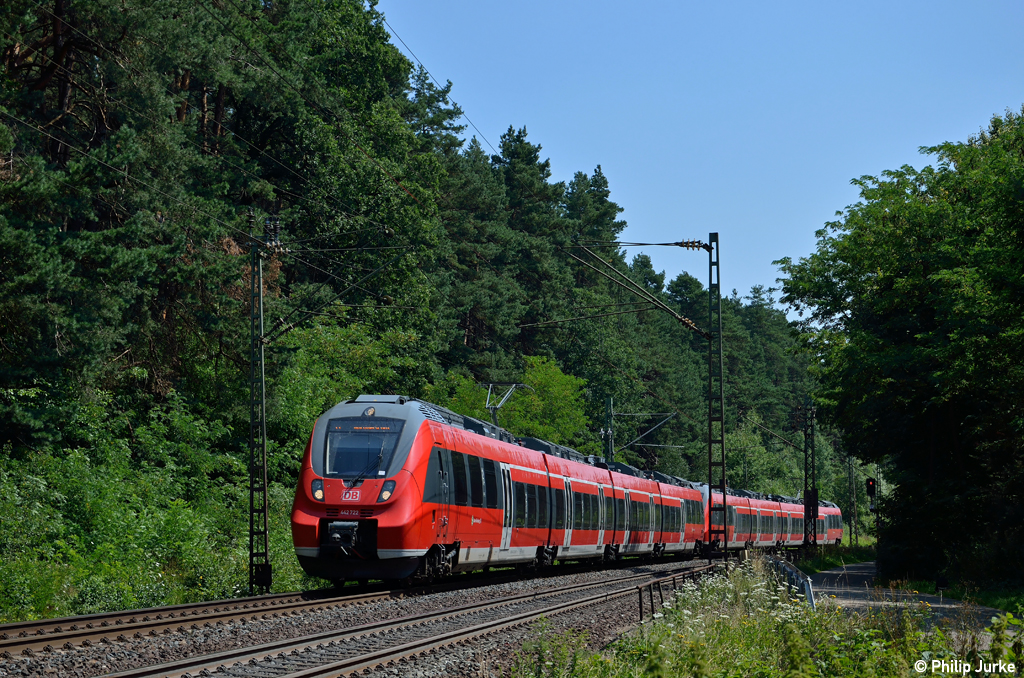 442 222-6 und 442 242-4 mit der S3 nach N�rnberg Hbf am 27.07.2012 in Burgthann.
