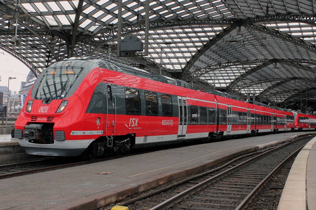 442 257 und 442 258 am RE9 in K�ln Hbf am 11.06.2012