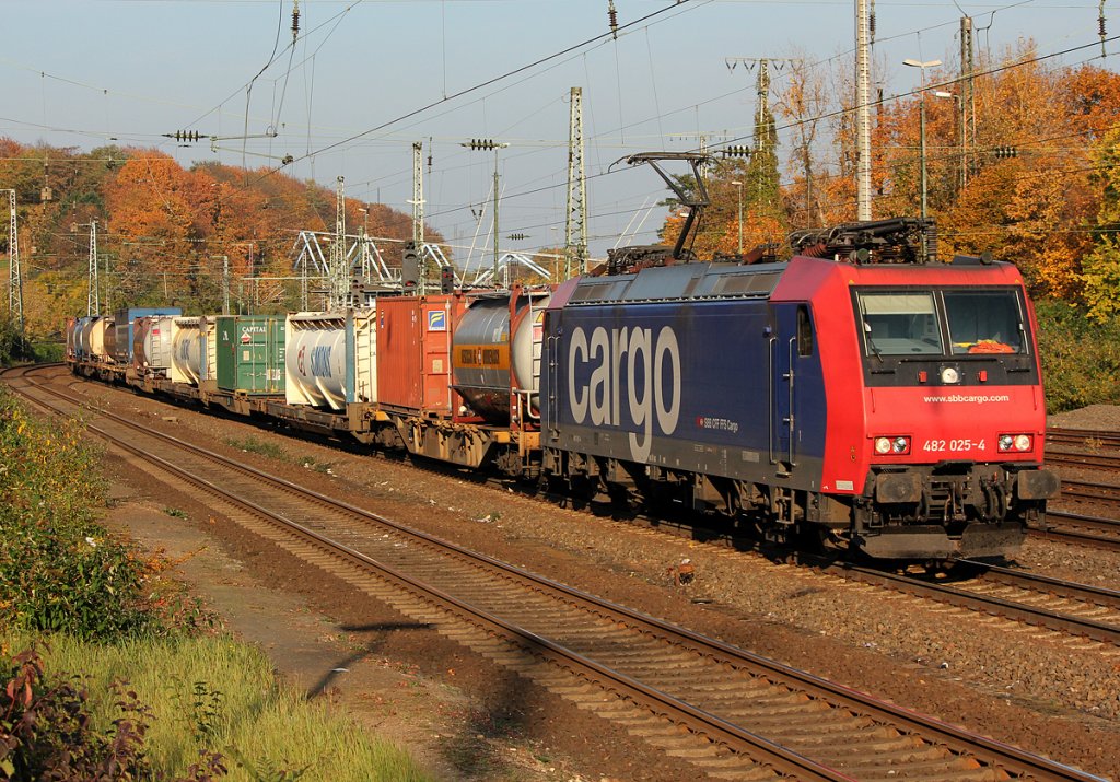482 025-4 der SBB Cargo in K�ln West am 01.11.2011