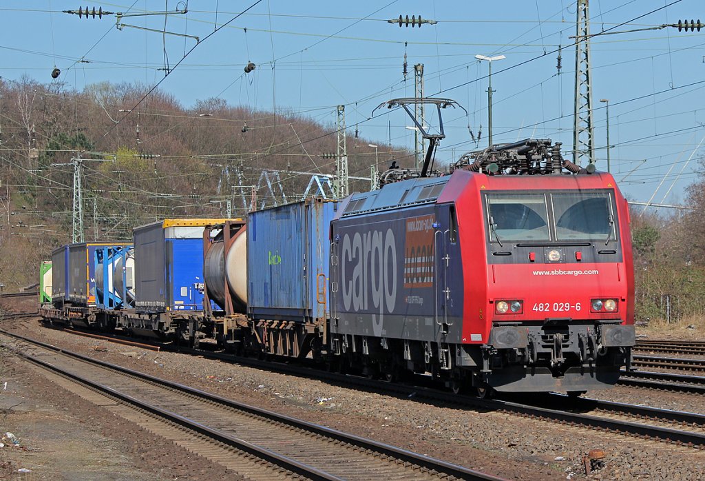 482 029-6 der SBB Cargo mit LOCON Sticker in K�ln West am 19.03.2011