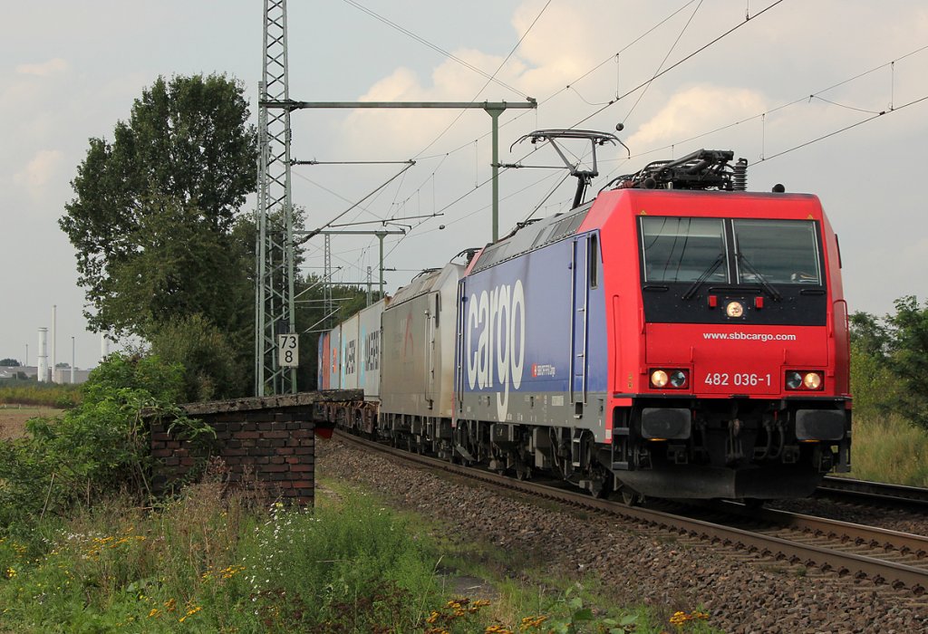 482 036-1 mit TX 185 537 und Containerzug in Porz Wahn am 15.09.2011