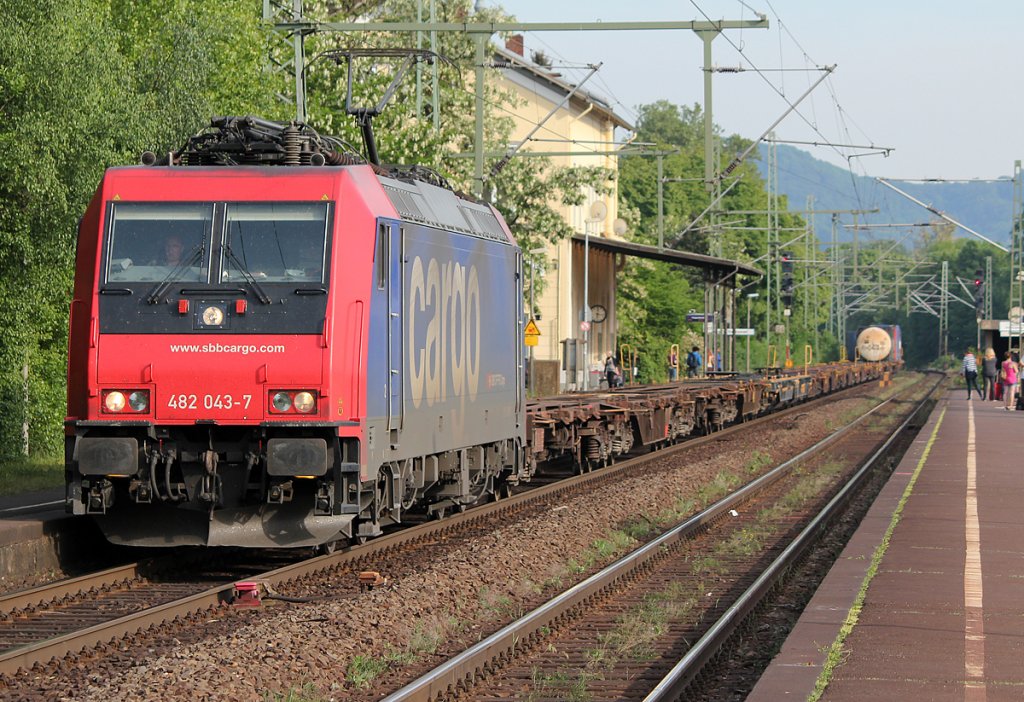 482 043-7 der SBB Cargo in Bonn Oberkassel am 07.05.2011