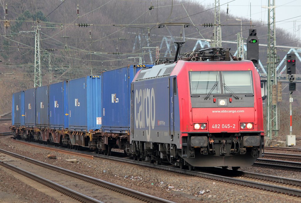482 045-2 der SBB Cargo in K�ln West am 21.02.2011