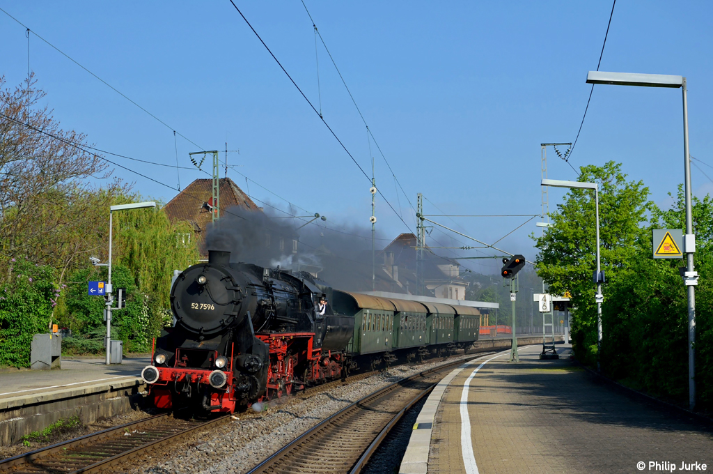 52 7596 mit einem Sonderzug am 05.05.2013 in Stuttgart-Feuerbach.
