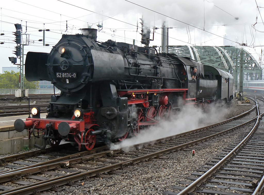 52 8134-0 bei der Einfahrt in K�ln Hbf am 16.10.2010 