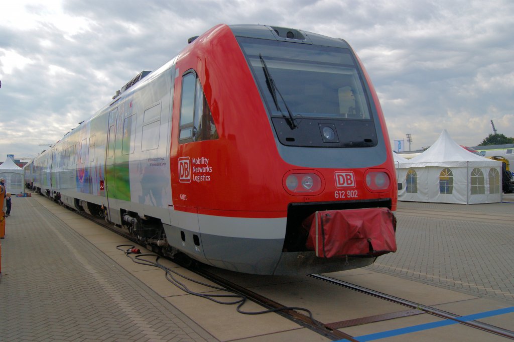 612 902 (DB Systemtechnik GmbH  Triebwagen VT 612  auf der Innotrans 2012 in berlin-Messe/S�d am 22.9.2012.