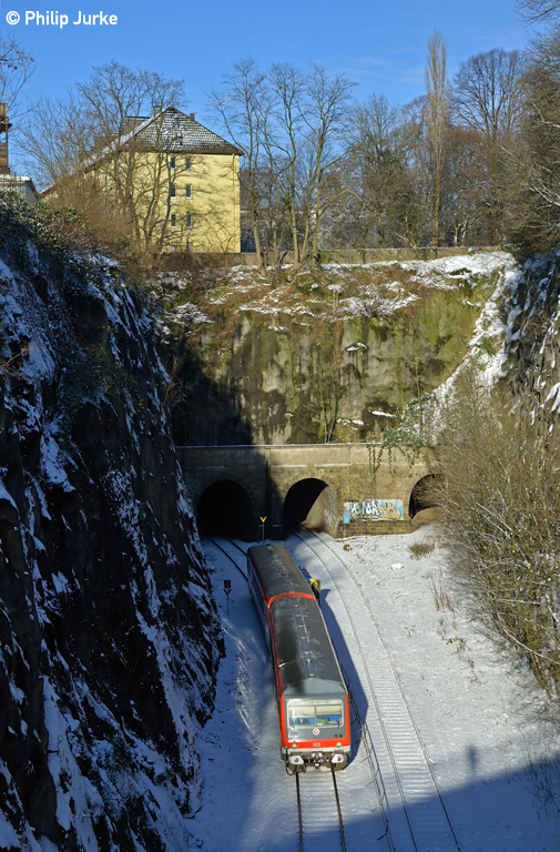 628 507-6 als RB 30775 von Wuppertal nach Solingen am 08.12.2012 in Wuppertal-Oberbarmen.