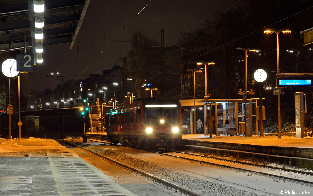 628 511-8 als RB 31710 nach Wuppertal Hbf am 07.12.2012 in Wuppertal-Barmen.