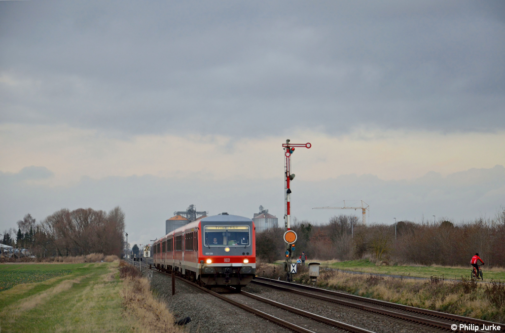 628 526-5 und 628 681-9 mit dem RE 12085 (K�ln Messe/Deutz - Trier Hbf) am 02.01.2013 in Derkum.