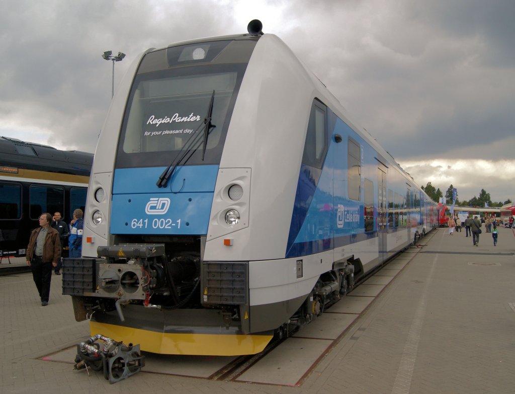 641 002-1 (CD) auf der Innotrans 2012 in Berlin-Messe/S�d am 22.9.2012.