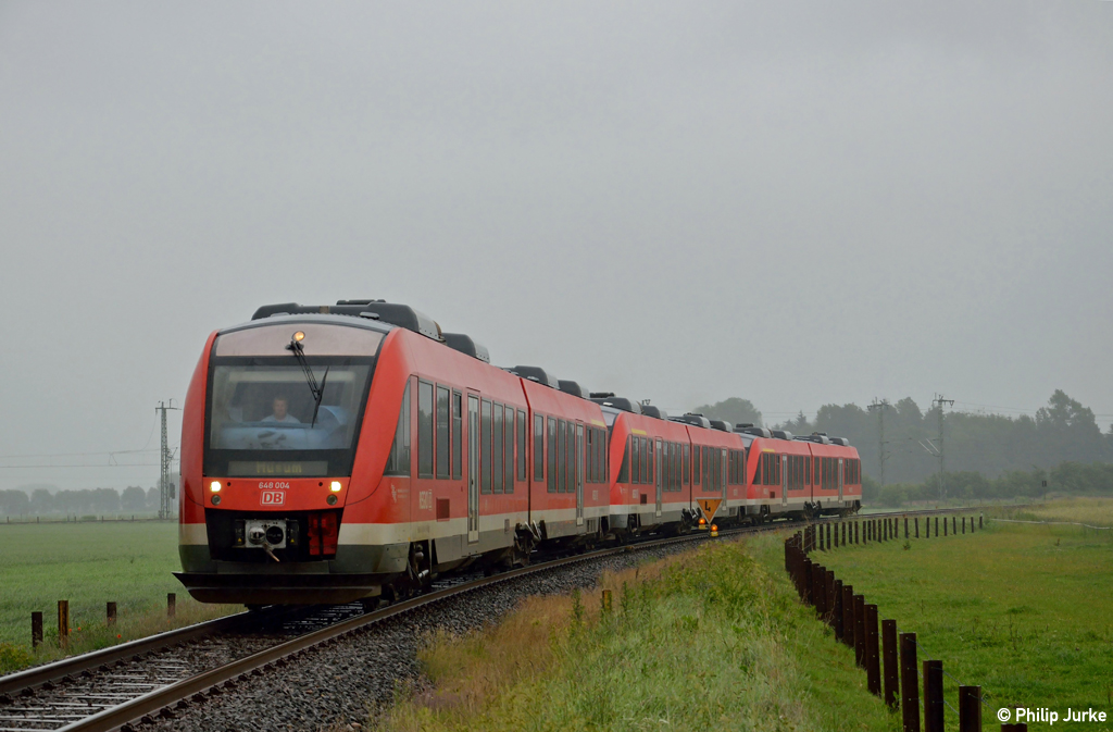 648 004-9, 648 003-1 und 648 005-6 mit der RB 15918 von Kiel nach Husum am 30.06.2013 bei J�bek.
