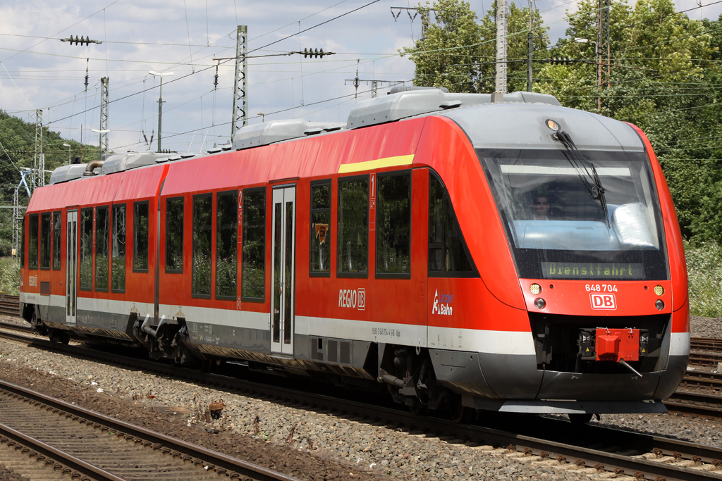 648 704 bei der Durchfahrt in K�ln West am 15.07.10 