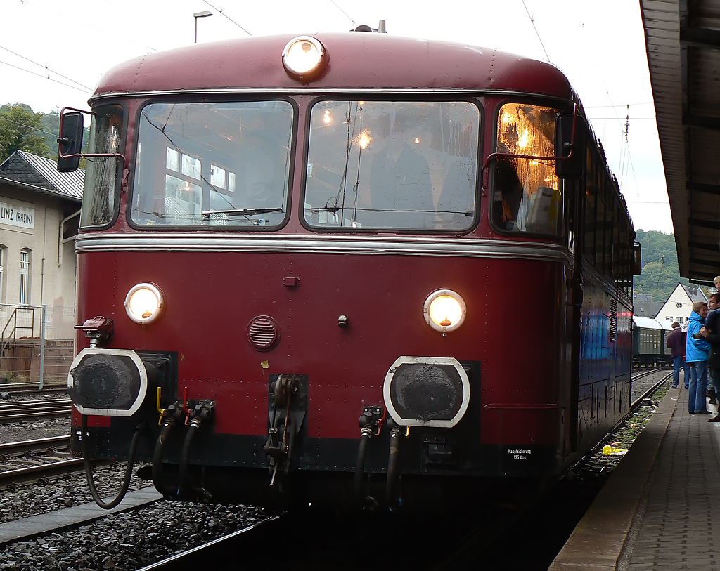 798 760-5 steht abfahrbereit in Linz(Rhein) am 16.10.2010