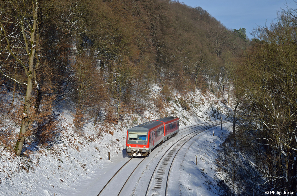928 527-1 als RB 30771 von Wuppertal nach Solingen am 08.12.2012 in Wuppertal-Rauental.