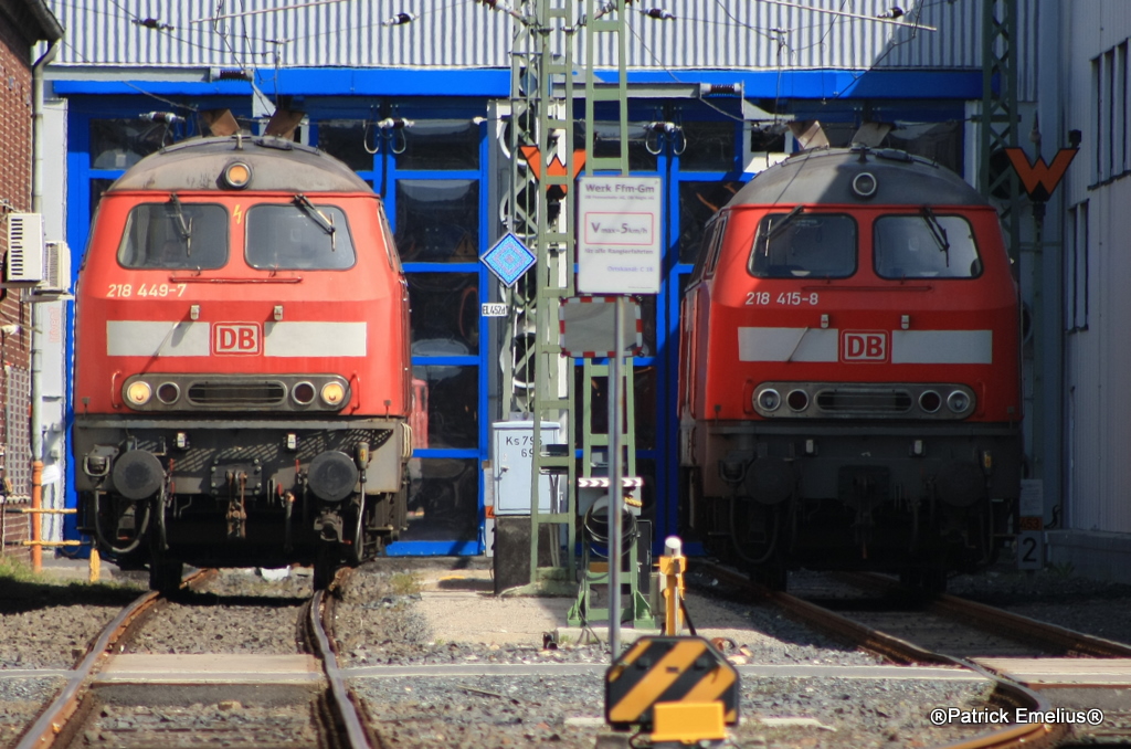 Am 23.04.2010 trafen sich die 218 449-7 + 218 415-8 bei den Griesheimer Schrebberg�rten von einer �ffentlichen Stra�e.