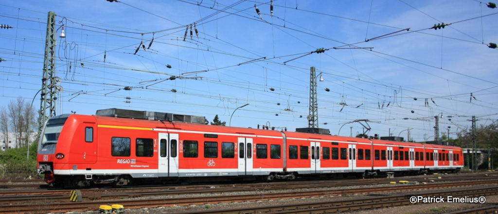 Auch dieses WC-Entchen am 23.04.2010 an den Griesheimer Schrebberg�rten vorbei. Entweder hat er ein neues GFK Kopfteil erhalten oder der Lach war nicht langlebeig.