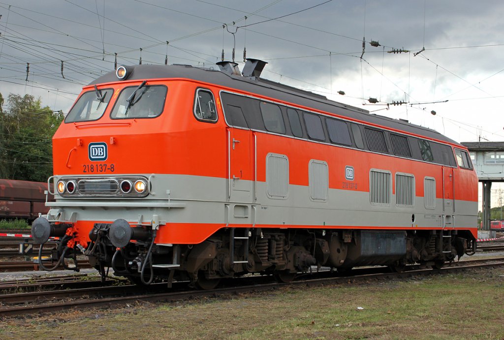 Auch ohne Sonne macht sie was her , 218 137-8 im DB Museum Koblenz am 29.09.2012