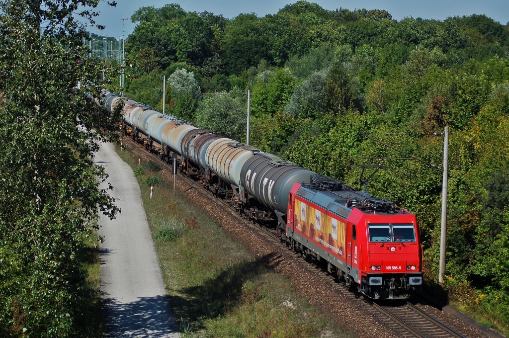 Auf dem Weg nach Milbertshofen ist die 185er von HGK.
In M�nchen Nord Rbf, konnte die mit der Teilwerbung   Heizprofi  abgelichtet werden.
Aufgenommen am 06.09.2010.