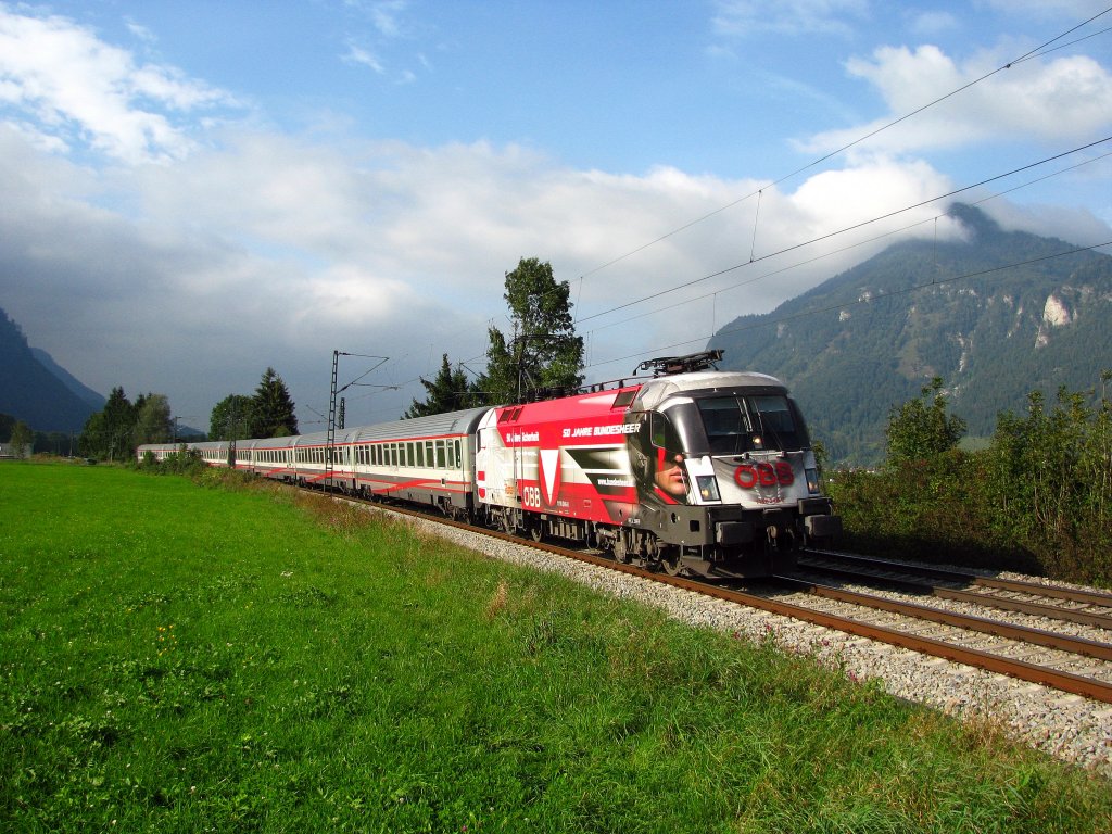Bundesheer Taurus 1116 246 ist als EC unterwegs zum Brenner.
Hier am Kloster Reisch aufgenommen am 18.09.2009
