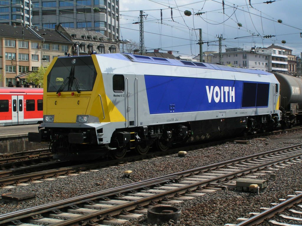 Da war die Voith maxima 40 CC noch fast Fabrik neu und kam mit einem Tankzug durch Mainz Hbf.

Patrick E.