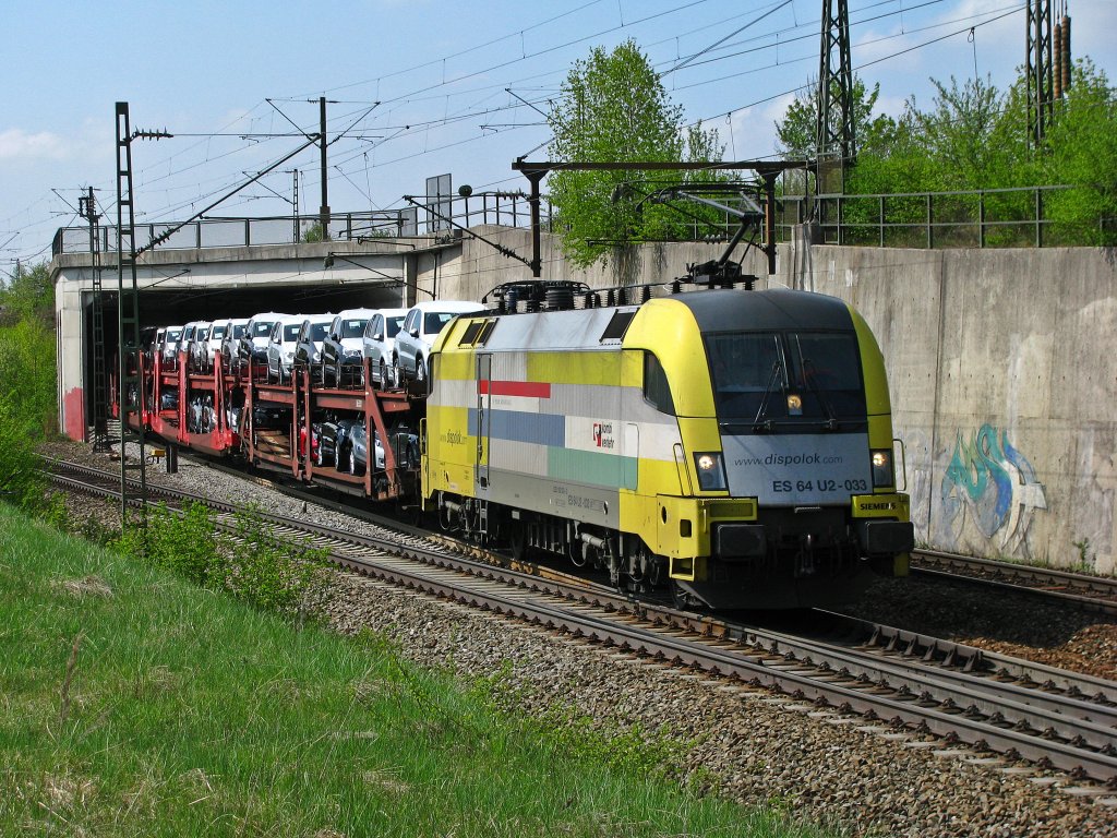 Damals noch im Kombi Verkehr Design von Lokomotion unterwegs.
182 533 mit dem Autozug Richtung Rosenheim.
Aufgenommen am 24.04.2009.