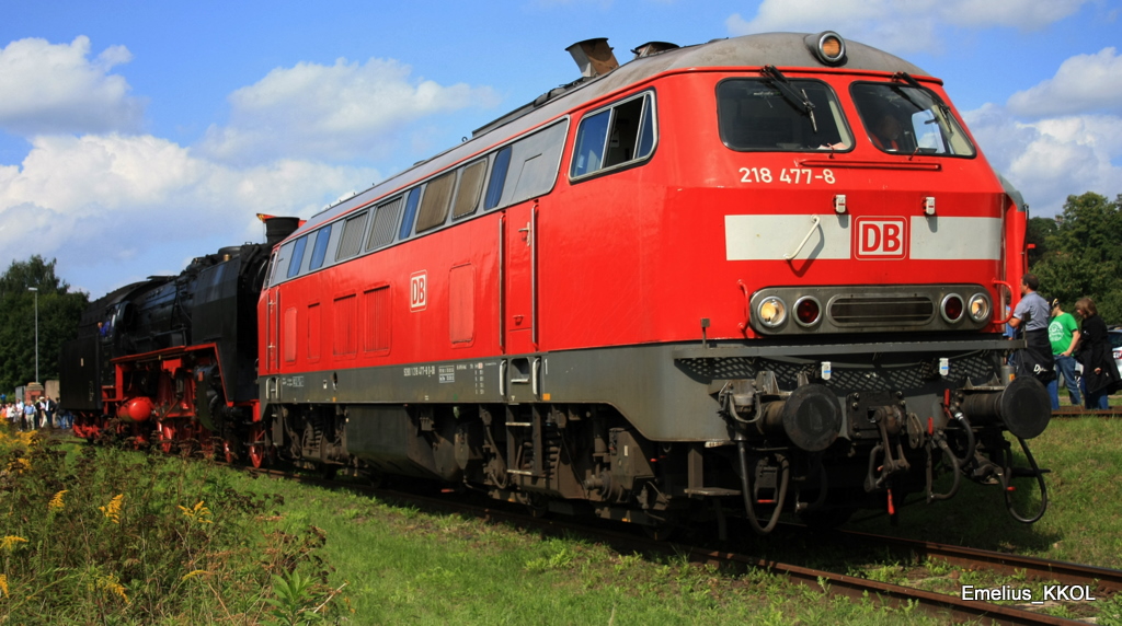 Dann die 218 477 am 04.09.2010 die ebenfalls mit der Schadhaften 01 118 darauf wartet die 01 auf ein Abstellgleis zu stellen, wo sie dann bis zur Reparatur wartet.