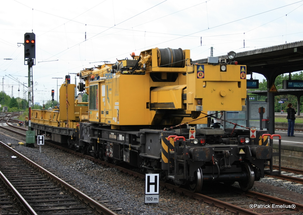 Dann folgte am 11.05.2010 in Frankfurt am Main H�chst dieser Gottwald Kran. Typenbezeichnugn unbekannt.