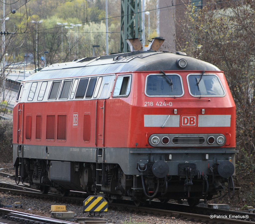 Dann kam diese sch�ne 218 424 des BW-Triers nach Mainz rangiert.