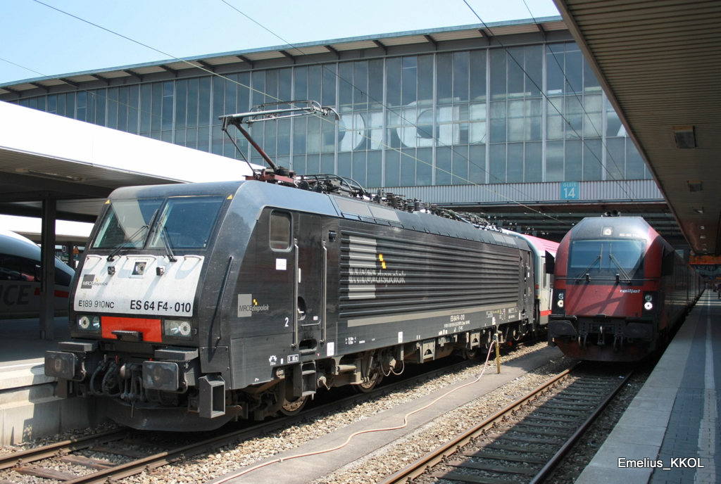 Dann wollte ich eigentlich die 1216 in Richtung Bozen knipsen aber es fuhr die ES64 F4-010 an den ZUg und stand neben dem Railjet. Ich war am 02.07.2010 leider in M�nchen vom Railjet entt�uscht.