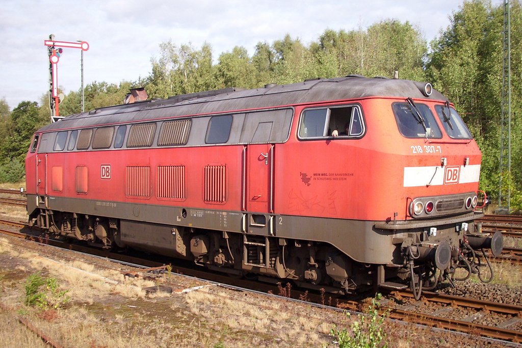 Danny mit seiner 218 307-7 in Munster beim umsetzen. 09,2009