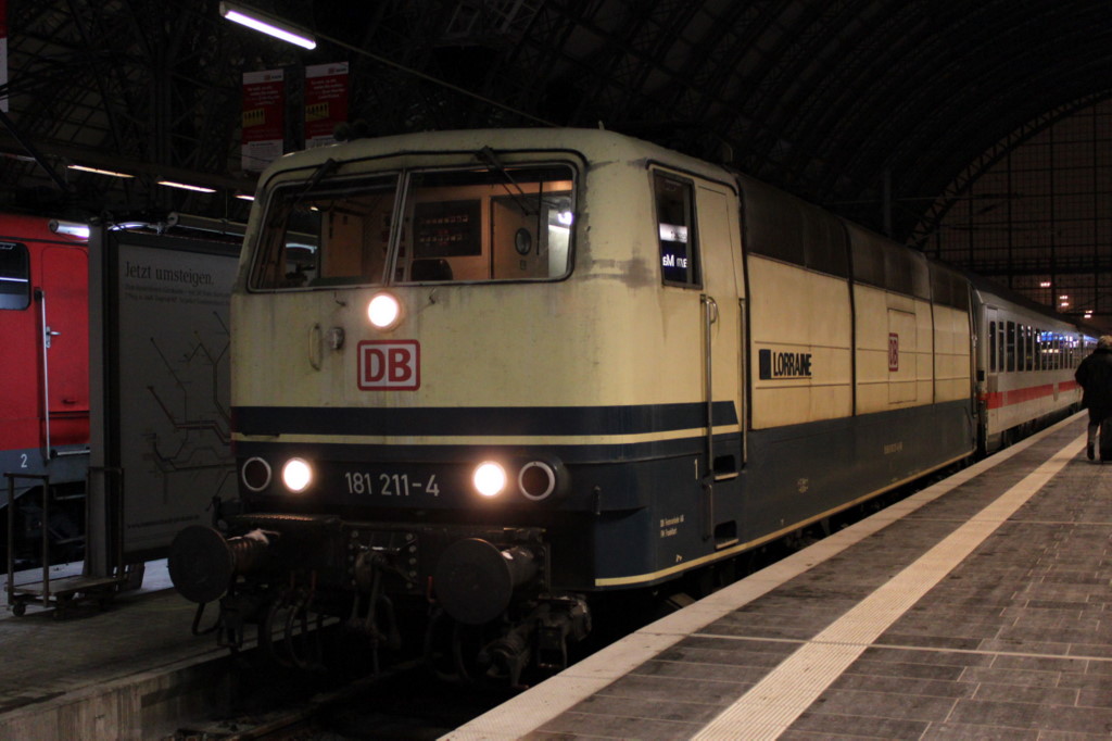 Das Highlight vor der Tour nach Hamburg. Am fr�hen Morgen des 27.12.2010 stand die 181 211 lorraine im Frankfurter Hbf