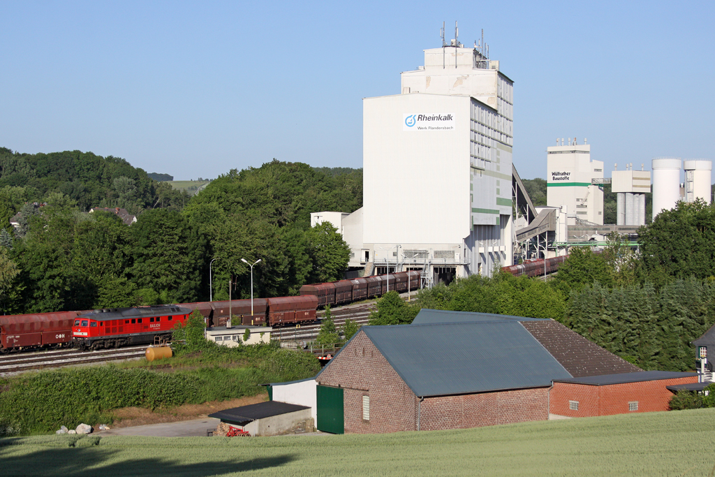 Das Rheinkalk Werk W�lfrath mit 232 654-4 am 15,06,10