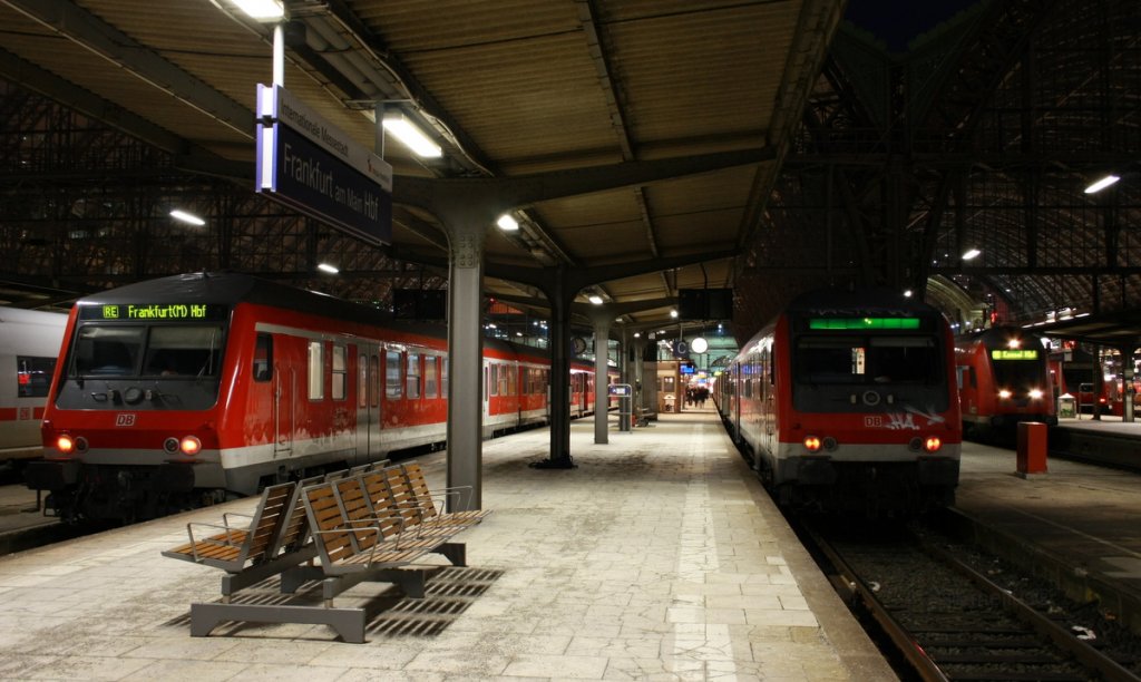 Das treffen der Steuerwagen, zwei N-Wagen Steuerwagen Bauart Karlsruhe, ein RE160 Steuerwagen, sowie einer der 2. Generation.

Patrick E.