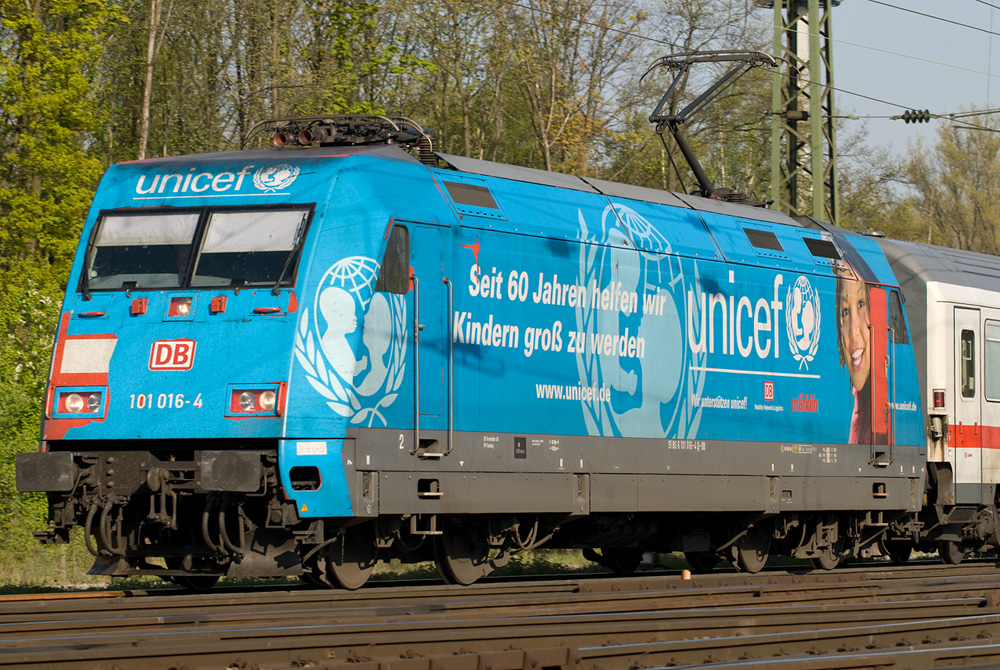 DB 101 016-4 unicef-Werbelok
Fotografiert im April 2010 in K�ln-Gremberg