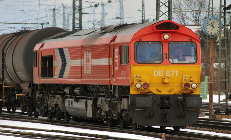 DE 671, HGK, aufgenommen am 21.02.10, bei der Durchfahrt durch Treuchtlingen.