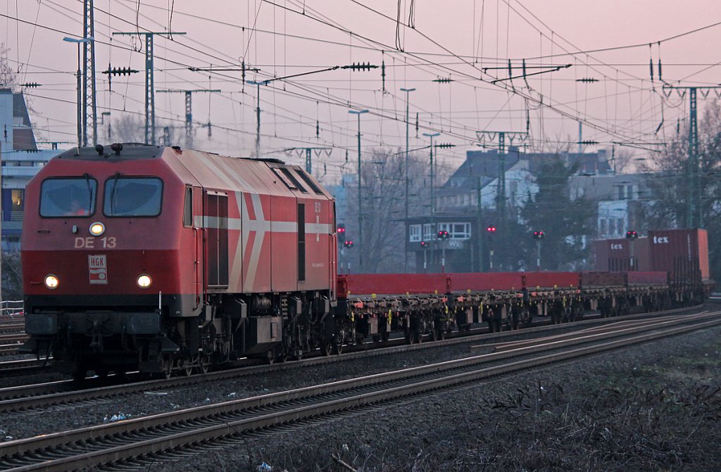 DE13 der HGK kurz vor Sonnenuntergang in K�ln West am 17.02.2011