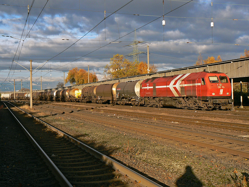 DE13 der HGK mit Kesselzug in Br�hl-Vochem am 08.11.2010