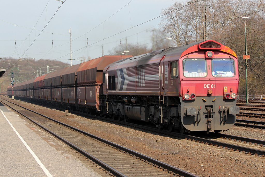 DE61 der HGK mit Falns Wagen in K�ln West am 12.03.2011