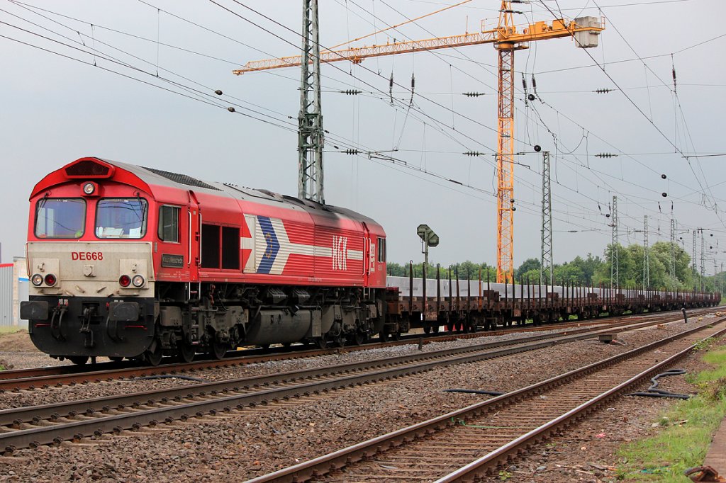 DE668 der HGK mit Aluzug in Br�hl am 01.06.2012