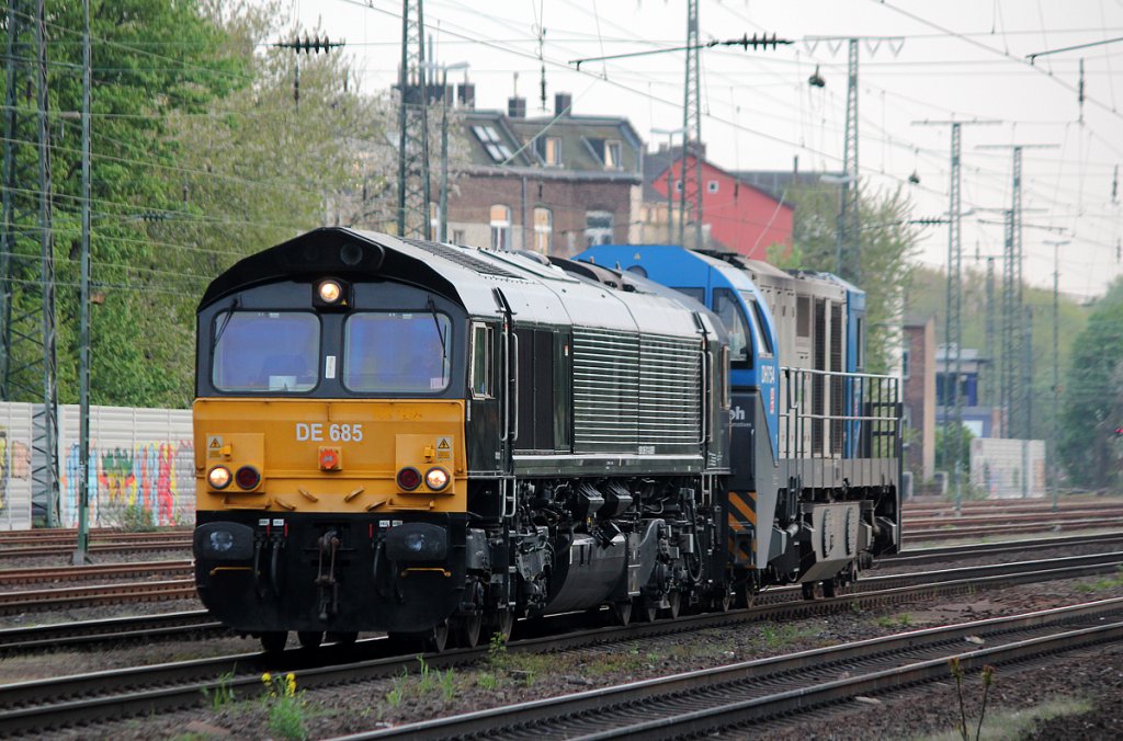 DE685 mit DH754 im Schlepp in K�ln West am 03.05.2013