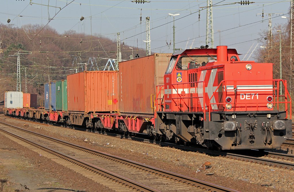 DE71 der HGK mit Containerzug in K�ln West am 22.02.2011