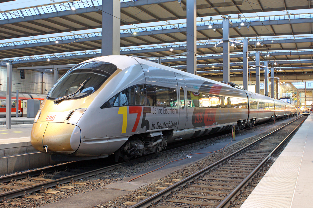 Der 175 Jahre Eisenbahn in Deutschland ICE 415 022 in M�nchen Hbf am 29,07,11