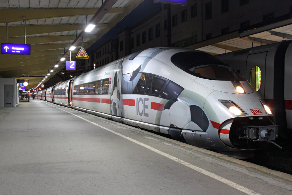 Der 403 012 als ICE 502 in Wuppertal Hbf am 21,04,10