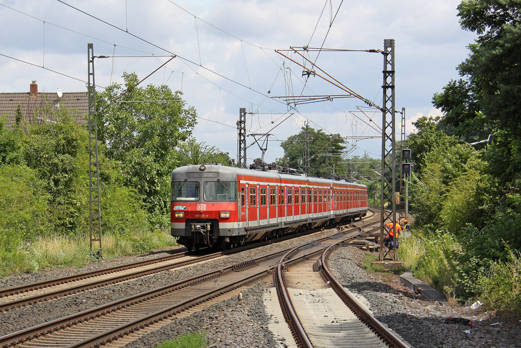 Der 420 322-0 und 420 810-4 in Raunheim am 16,07,12